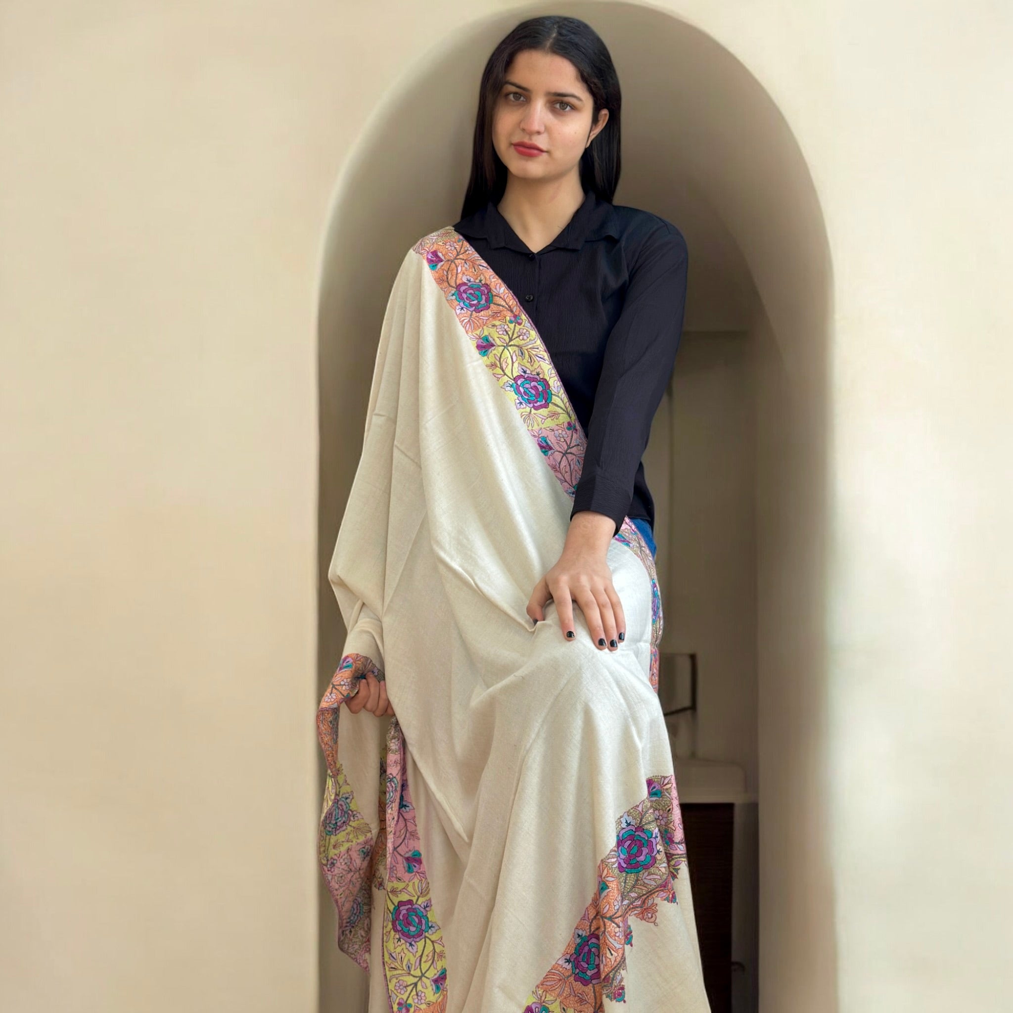 Creamy White Sozni Embroidered GI Pashmina Shawl