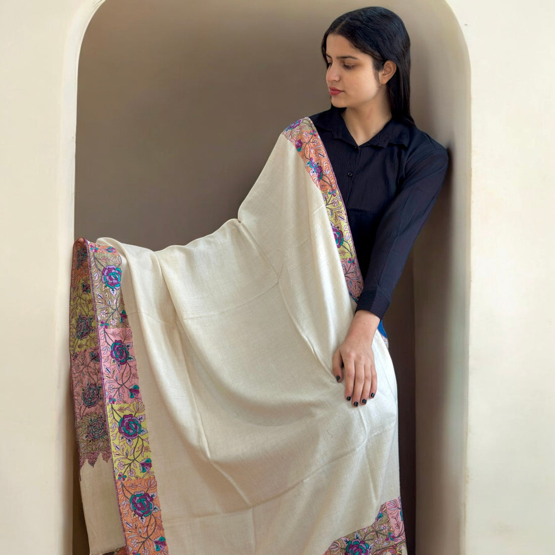 Creamy White Sozni Embroidered GI Pashmina Shawl
