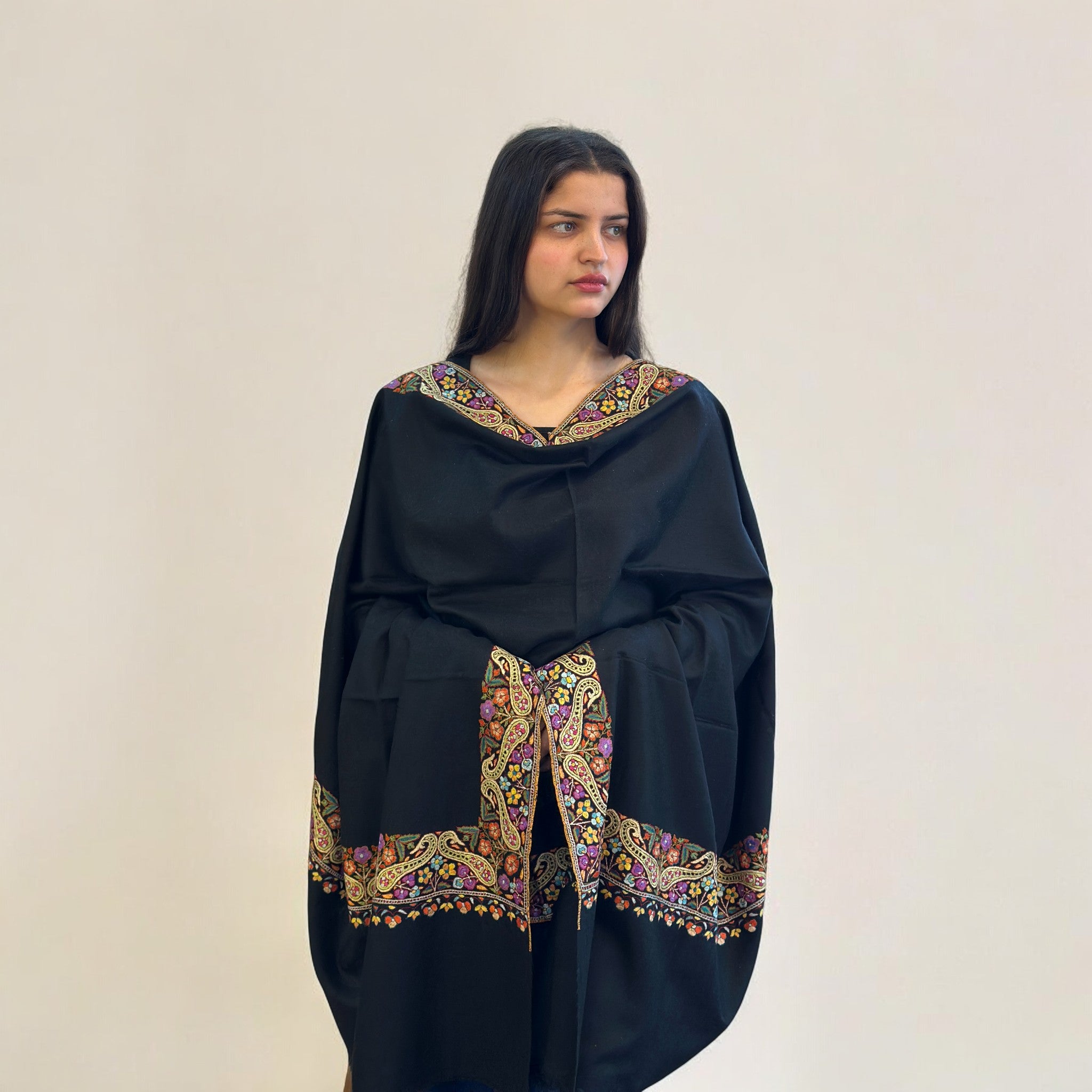 Ebony Veil Hand-Embroidered GI Pashmina Shawl