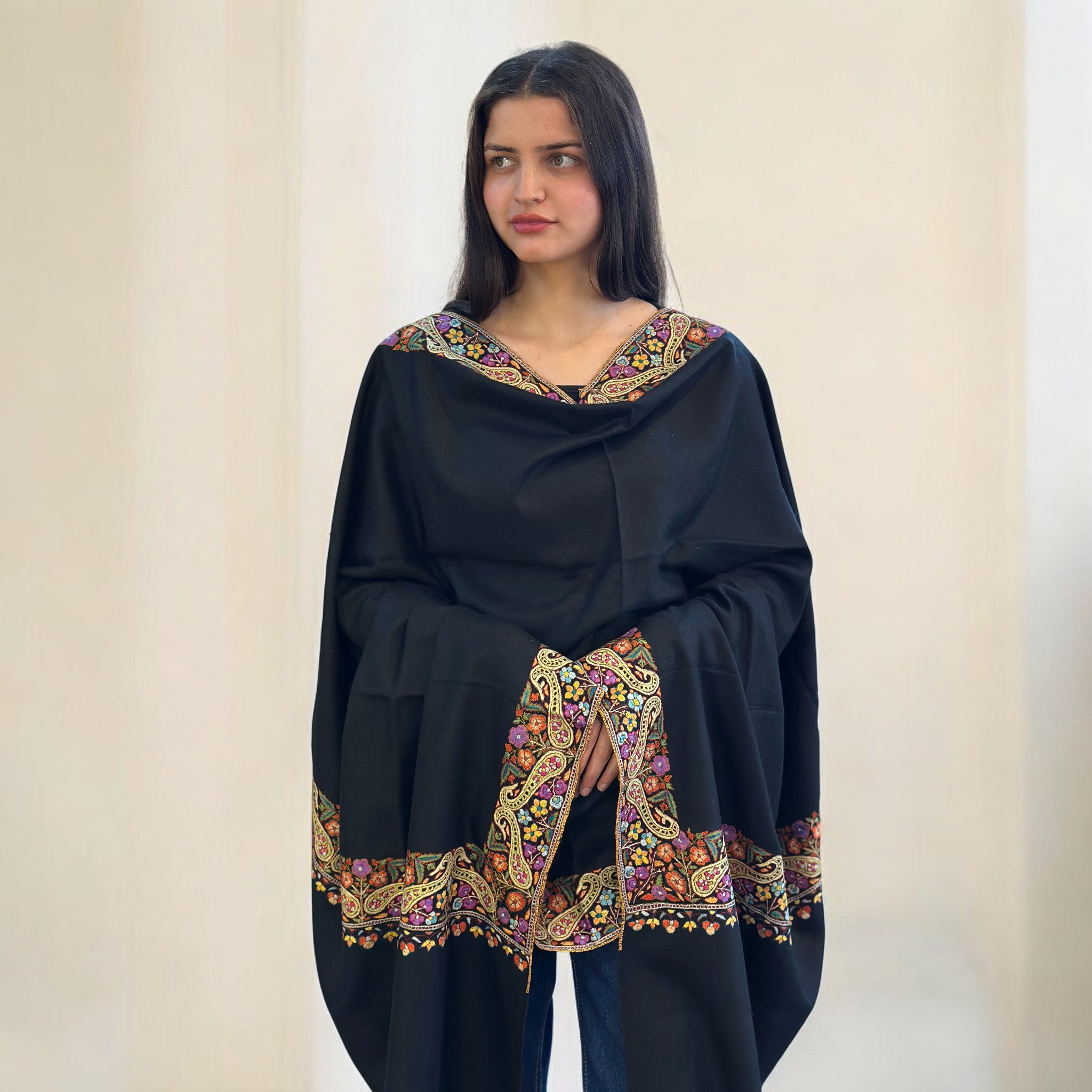 Ebony Veil Hand-Embroidered GI Pashmina Shawl
