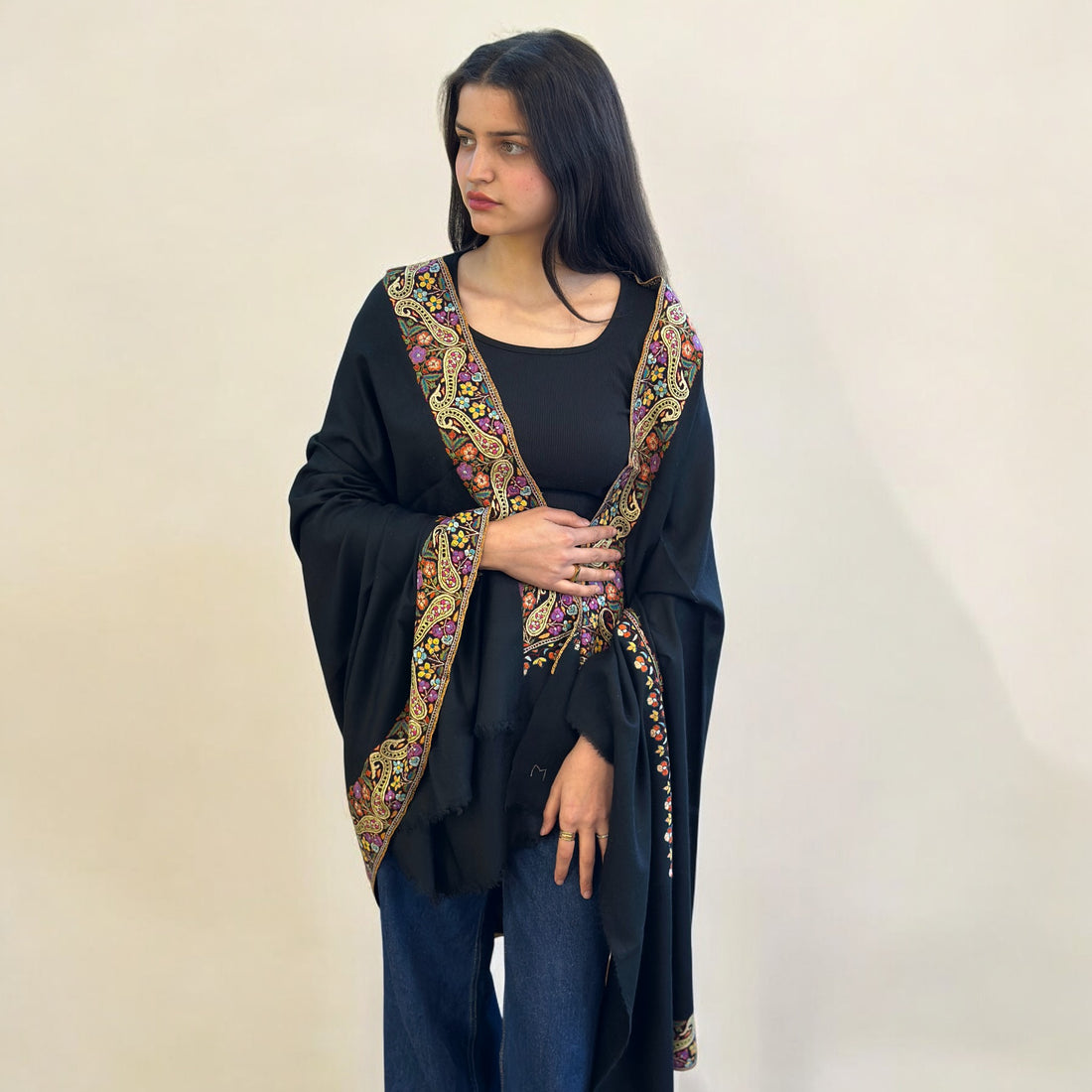 Ebony Veil Hand-Embroidered GI Pashmina Shawl