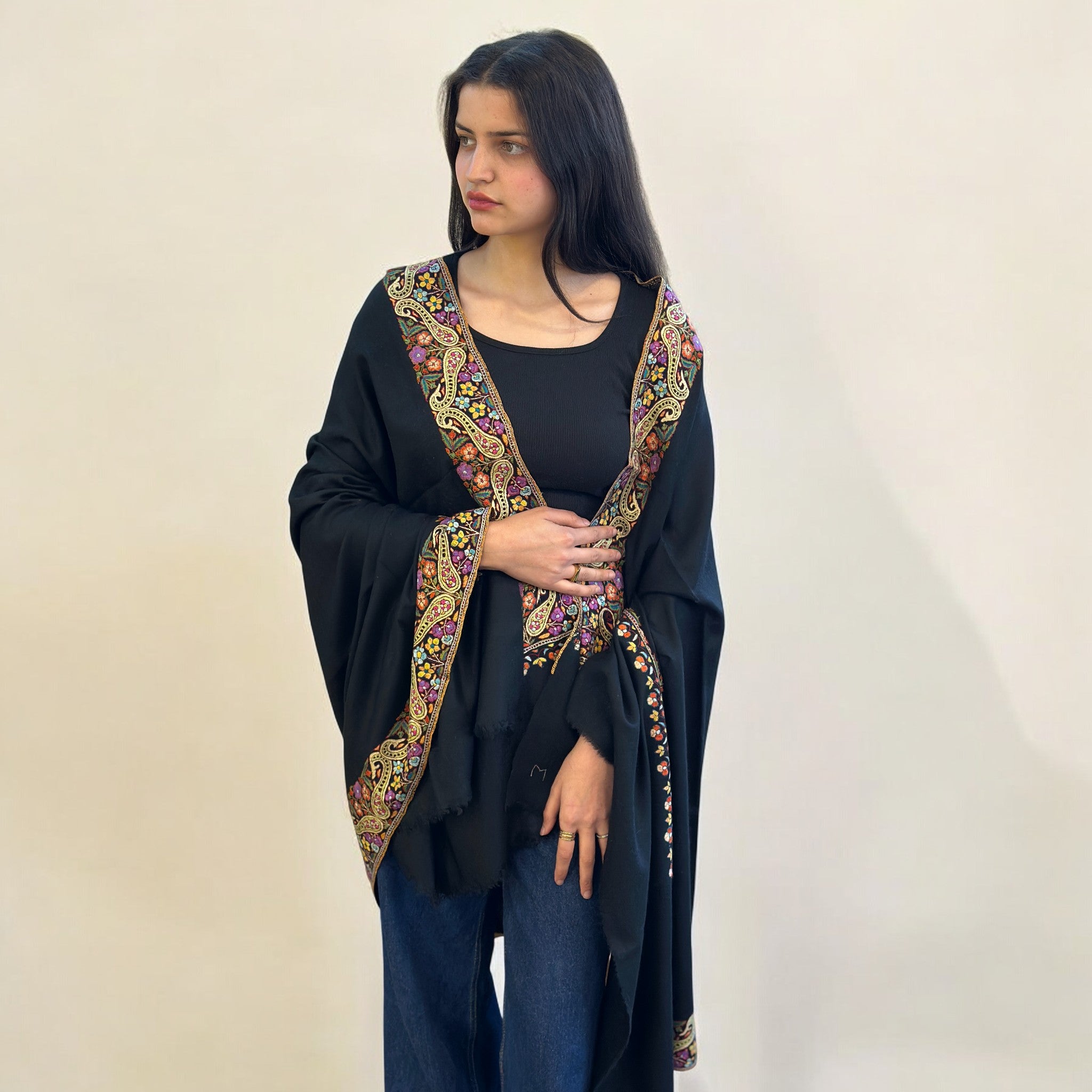 Ebony Veil Hand-Embroidered GI Pashmina Shawl